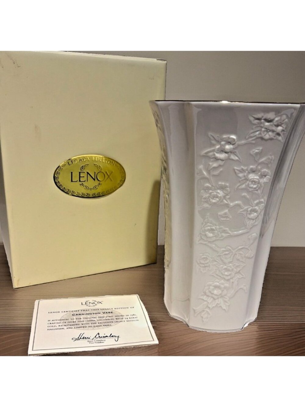 Lenox Legacy Edition Carrington Porcelain Vase 8" Ivory Daffodils Mint NEW